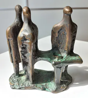 Wim Rijvers - Drie figuren met tafel, bronzen beeld kopen? Bied vanaf 150!