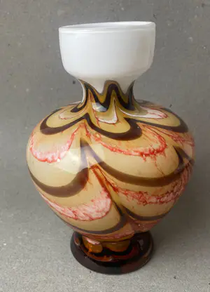 Cristal T. Murano - Vintage - Opalglasvase mit Einschmelzungen der 60er Jahre kaufen? Bieten Sie von 29!