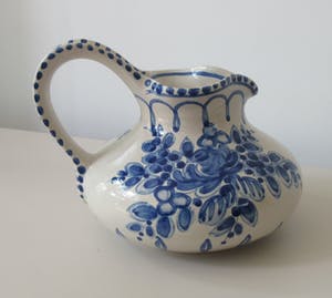 Niet of onleesbaar gesigneerd - Blauw witte art deco platelen Hengselkan kopen? Bied vanaf 1!