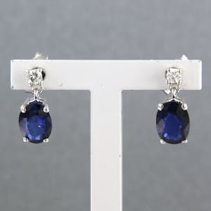 18k witgouden oorknoppen met saffier tot. 2,15ct en diamant 0.12 ct kopen? Bied vanaf 420!