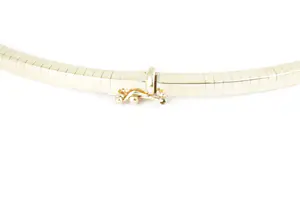 50 - Fraai 14 krt  gouden "Omega" choker en diamant (bijna 4crt!)  kruishanger kopen? Bied vanaf 2200!