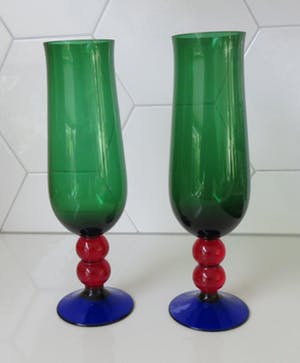 Niet of onleesbaar gesigneerd - Sixties gekleurde champagne flutes kopen? Bied vanaf 10!