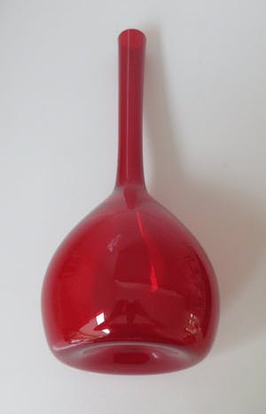 Glasfabriek Gullaskruf - Rode vintage "Bulbvase" - ontwerp Arthur Percy ca. 1960 kopen? Bied vanaf 28!