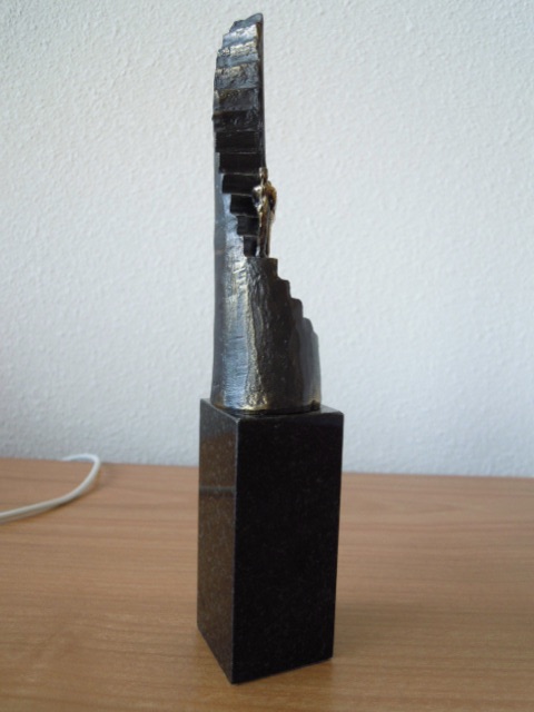 Corry Ammerlaan - Gesigneerd bronzen beeld titel - "SAMEN VERDER " kopen? Bied vanaf 45!