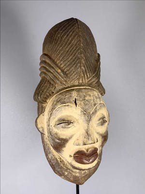 Punu - Tribal used Old African female mask from the Punu - Gabon. kopen? Bied vanaf 35!