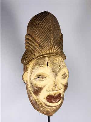 Punu - Tribal used Old African female mask from the Punu - Gabon. verkocht voor € 35!