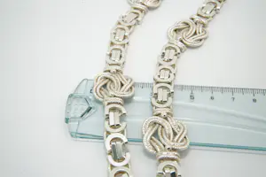 64 -  Lang (70cm) Surinaams 1e geh. zilveren konings collier met mattenkloppers kopen? Bied vanaf 220!
