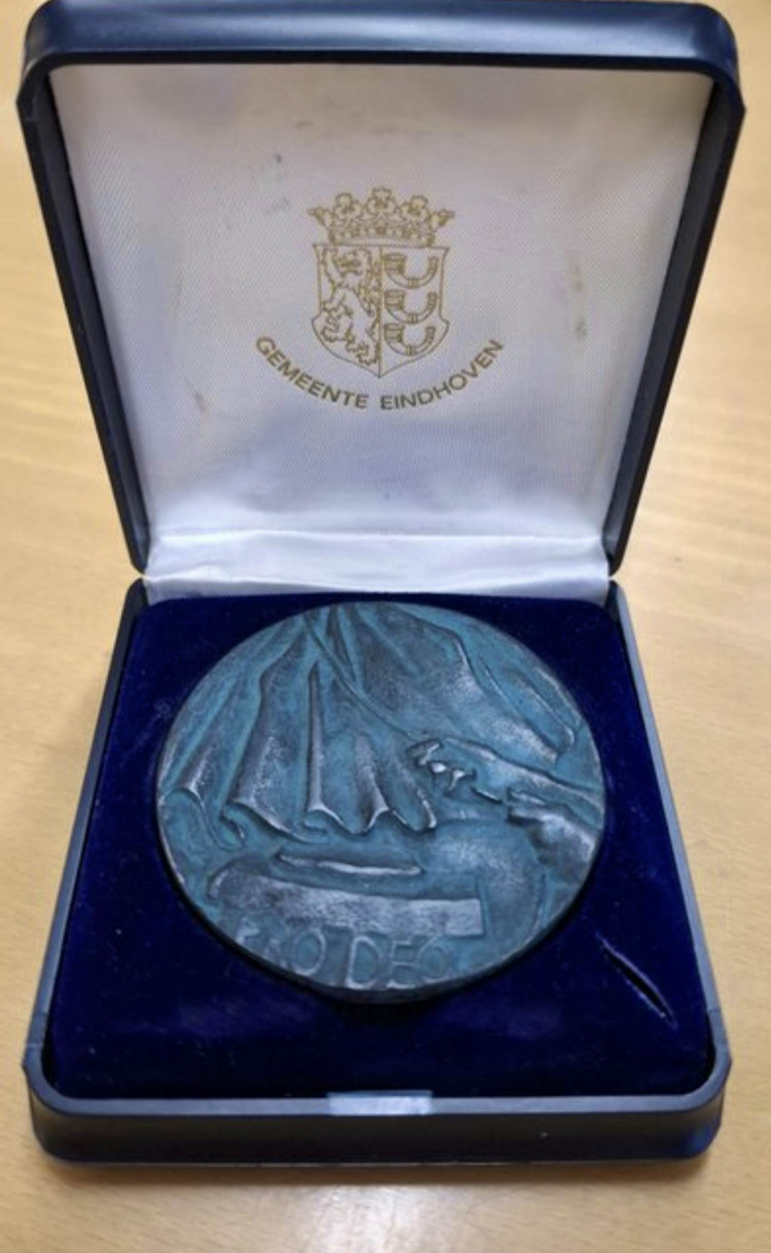 Jos Reniers - Volunteer Medal ‘Pro Deo’ – Jos Reniers | Municipality of Eindhoven 2007 kopen? Bied vanaf 85!