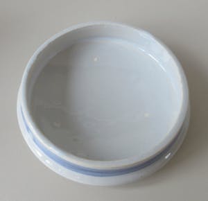 Royal Goedewaagen - Twee platelen apothekerspotten voor de firma Caron B.V. kopen? Bied vanaf 26!