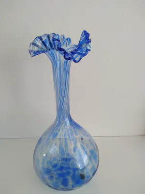 Niet of onleesbaar gesigneerd - Grote, zwierige vaas, blauw glas, handgemaakt kopen? Bied vanaf 1!