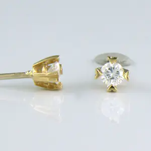18k geel gouden solitair oorknoppen met briljant geslepen diamant tot. 0.22ct kopen? Bied vanaf 325!