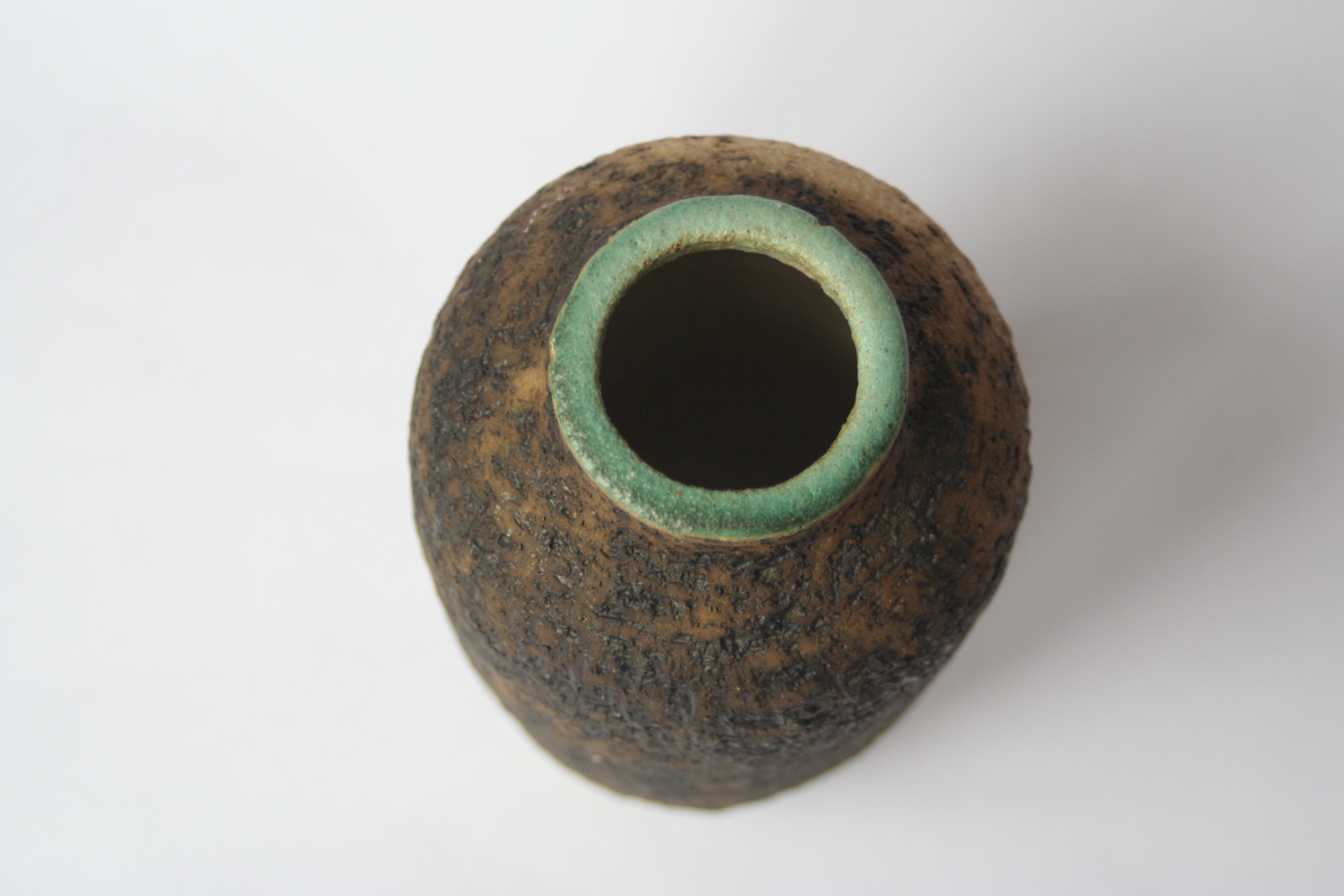 Pieter Groeneveldt - vaasje - decoratie berkenbast - stempel periode 1952-1972 kopen? Bied vanaf 1!