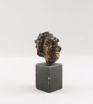 Bep van den Bergh - Brons en natuursteen, Hoofd op sokkel kopen? Bied vanaf 20!