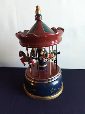 Niet of onleesbaar gesigneerd - Prachtige antieke houten kermis carrousel met muziek kopen? Bied vanaf 1!