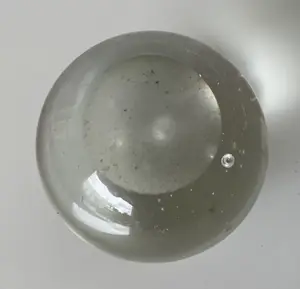 Niet of onleesbaar gesigneerd - Twee glazen Presse Papiers Uncontrolled Airbubbles kopen? Bied vanaf 1!