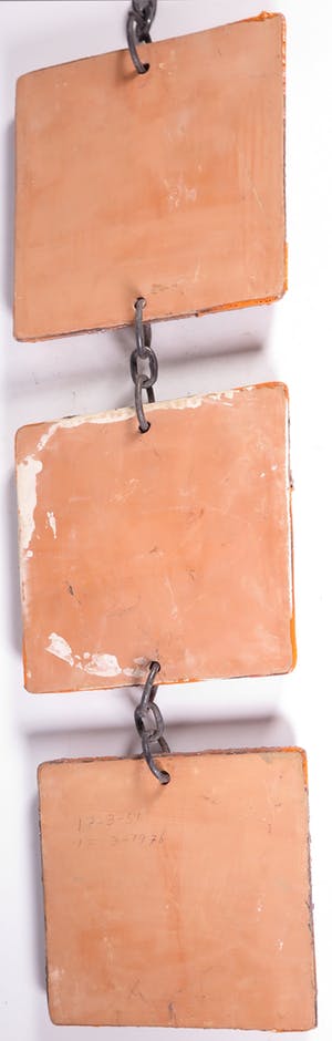 Niet of onleesbaar gesigneerd - Aardewerk, Hangobject van tegels met dieren kopen? Bied vanaf 1!