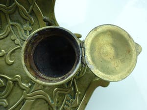 Curiosa - Art Nouveau koperen inkststel: blad-, inktpot, zandpotje en houders voor pennen kopen? Bied vanaf 75!