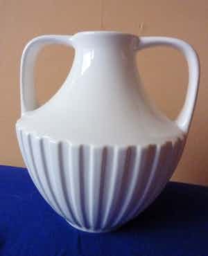 Kunstaardewerkfabriek Regina - FLORIS MEYDAM vaas met oren 1962 verkocht voor € 25!