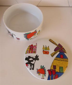 Plateelfabriek Schoonhoven N.V. - Porseleinen dekseldoos De smaak van kunst kopen? Bied vanaf 19!
