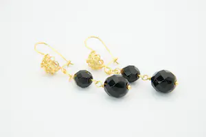 16 - Fraaie set 18 krt gouden oorsieraden - met facetgeslepen zwarte stenen kopen? Bied vanaf 185!