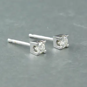 18k wit gouden solitair oorknoppen met briljant geslepen diamant tot. 0,20ct kopen? Bied vanaf 270!