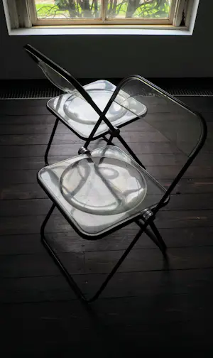Buy Jorge Castillo - 2 vintage plia eetkamerstoelen van Castelli? Bid from 135!