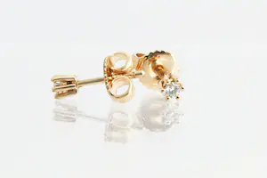 98 -  Paar 18 Kt rosé gouden / 0.10ct diamanten oorstekers - kinder -dames model kopen? Bied vanaf 80!