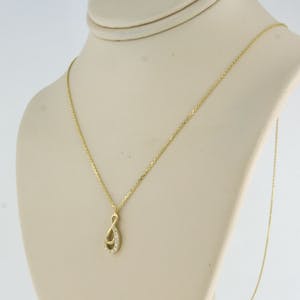 14k gouden collier met hanger bezet met briljant geslepen diamant tot 0.05ct kopen? Bied vanaf 1!