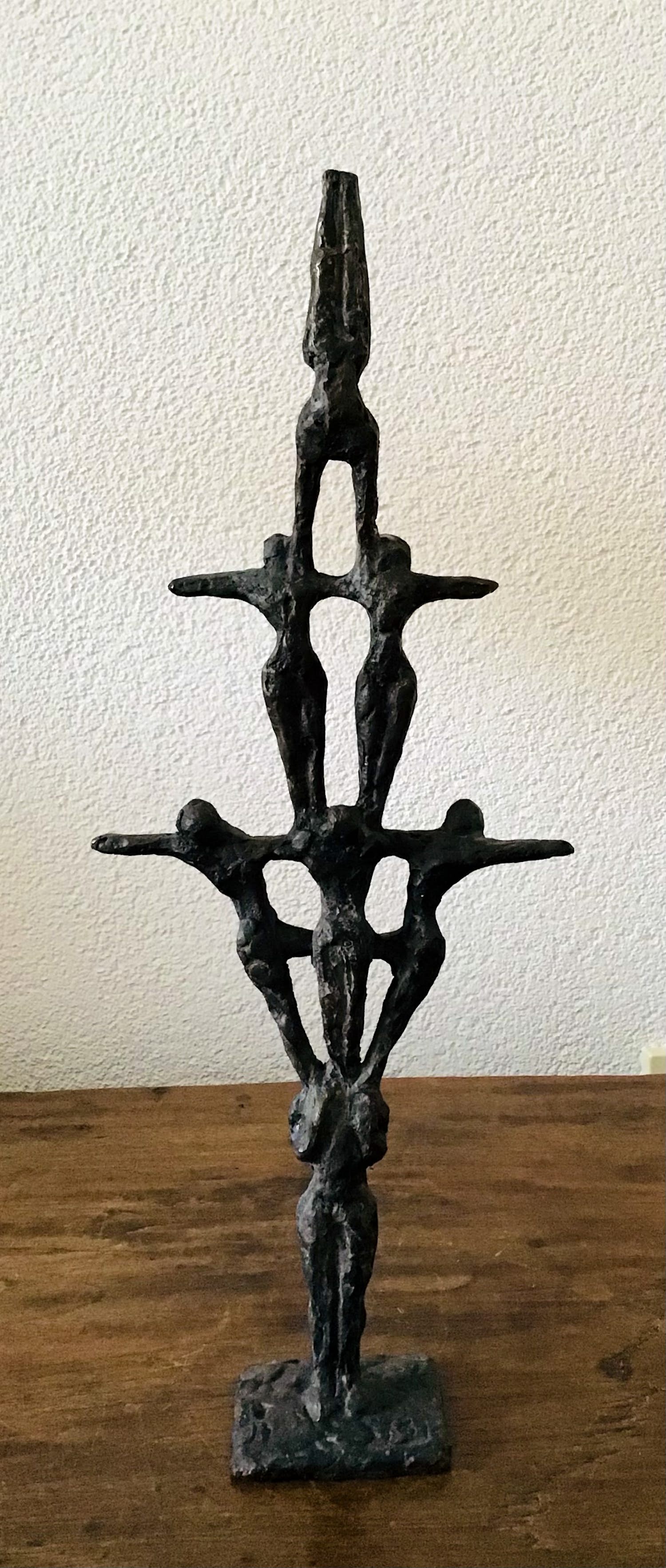 John Bier - Beeld , zeven Acrobaten pyramide,gesigneerd verkocht voor € 40!