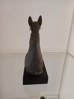 Meta Dame - Zittende poes met oorringen kopen? Bied vanaf 1!