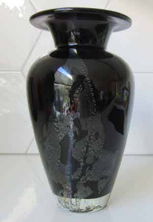John Richards - Art Collection zwarte Murano glazen vaas met Zilverfolie decoratie verkocht voor € 30!