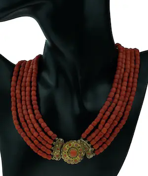 Acheter5-strengs antieke bloedkoraal ketting 14k gouden slot filigrain? Enchérissez de 1650!