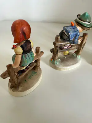 Porzellanfabrik W. Goebel - DRIE OP EEN HEK< prachtige oude hummels nrs. 111,112 en 201 - TMK4 kopen? Bied vanaf 98!