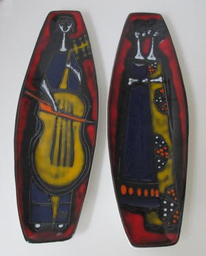 Niet of onleesbaar gesigneerd - Twee sixties Italiaanse San Marino faience muurhangers kopen? Bied vanaf 1!