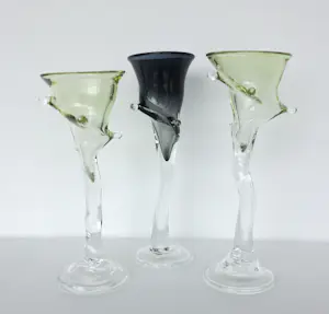 Yvon Trossèl - Drie speels gevormde glazen in groen/geel en donkerblauw kopen? Bied vanaf 150!