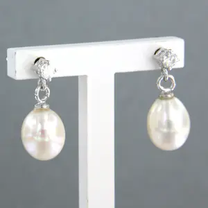 18k wit gouden oorhangers met parel en briljant geslepen diamant tot.0.40ct kopen? Bied vanaf 450!