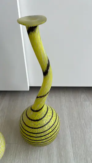 Kosta Boda - 2 geel zwarte vazen kopen? Bied vanaf 195!