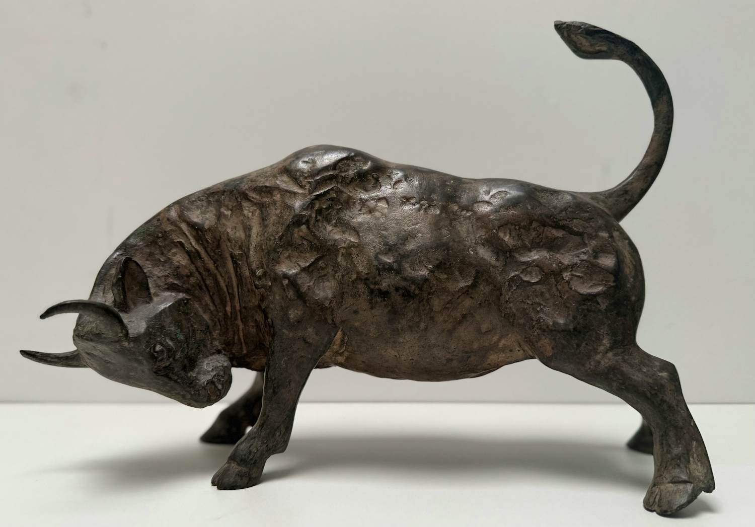 Pierre Chenet - Bronzen stier (Groot sculptuur) kopen? Bied vanaf 500!
