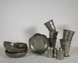 Meeuws en Zn. N.V. - Lot tinnen bekers en schalen kopen? Bied vanaf 1!