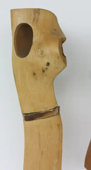 Frans Kokshoorn - Set van twee sculpturen van hout met metalen elementen kopen? Bied vanaf 200!