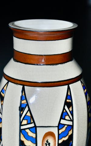 Niet of onleesbaar gesigneerd - Art Deco vaas met polychroom decoratie AMC August Mouzin & Compagnie kopen? Bied vanaf 1!