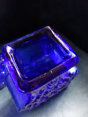 Lars Hellsten - twee koningsblauwe Bark vazen 1960-1969 kopen? Bied vanaf 75!