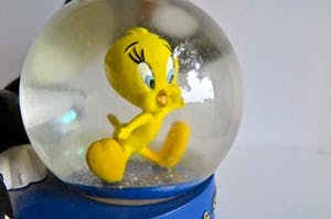 Curiosa - Warner Bros - Snowglobe "Tweety en Silvester" - Leuk Kerst item kopen? Bied vanaf 1!