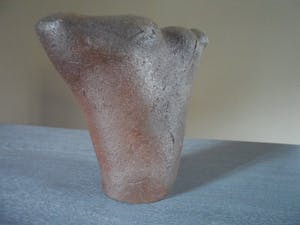 Antoinette van Brussel - Torso donkere glanzende keramiek gesigneerd binnenkant kopen? Bied vanaf 48!