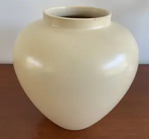 ADCO - Vintage crème of eiergele vaas model 1025 kopen? Bied vanaf 42!