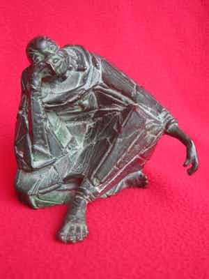 Loes Schellekens - Bronzen beeld Lala. verkocht voor € 220!