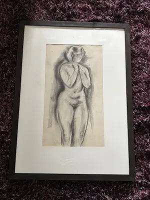Geert Geerligs - zwart krijttekening van staand naakt met armen voor de borsten kopen? Bied vanaf 30!