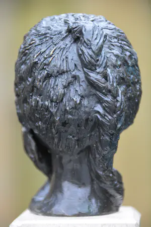 Astrid Veldhuyzen-Koppen - Fraai beeldje getiteld "luisteren" kopen? Bied vanaf 8!