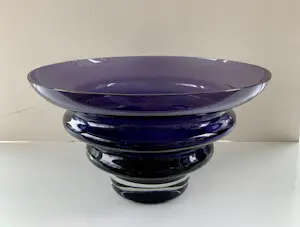 Siem van der Marel - Getrapte paars kristallen kom met massieve kristallen bodem kopen? Bied vanaf 75!