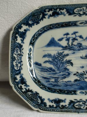 Niet of onleesbaar gesigneerd - Chinees schaaltje van porselein kopen? Bied vanaf 1!